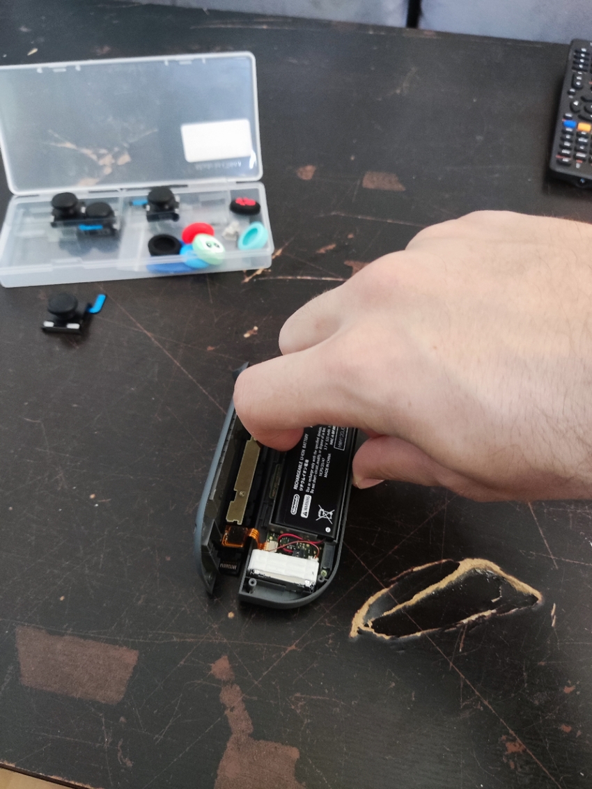 remove battery remove battery